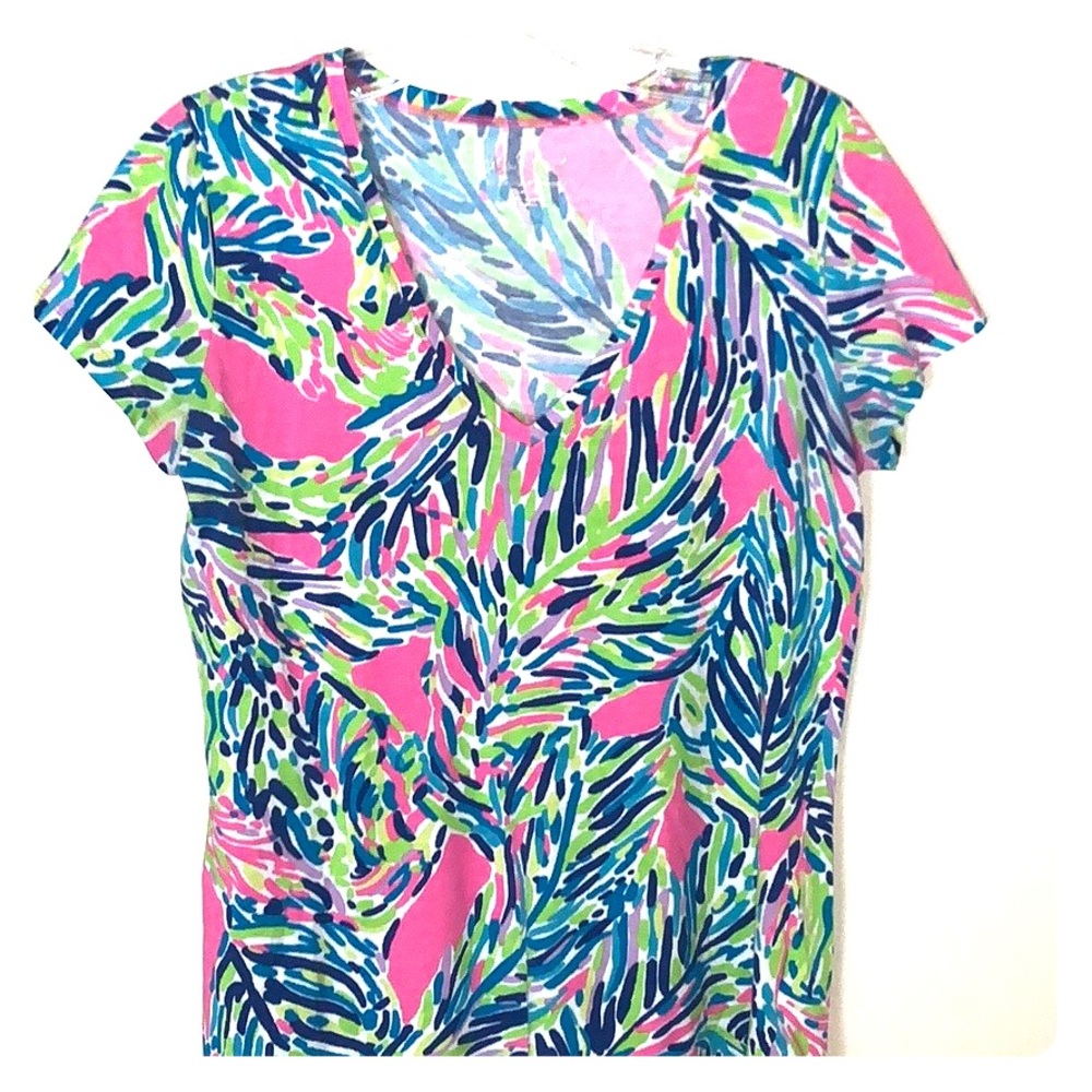 V-neck Lilly Pulitzer shirt